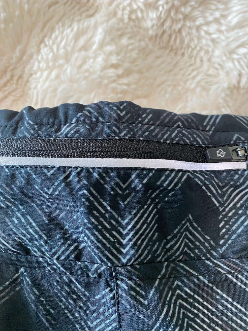 Rabbit NWOT men’s M Two-Pair Athletic Shorts - Black Patterned & Navy Blue - Picture 3 of 8